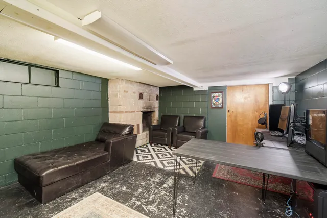 $215,000 | 307 2nd Avenue, Manistee, MI 49660