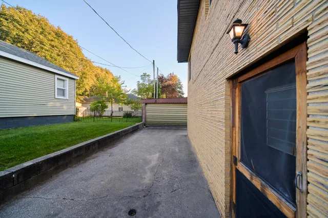 $215,000 | 307 2nd Avenue, Manistee, MI 49660