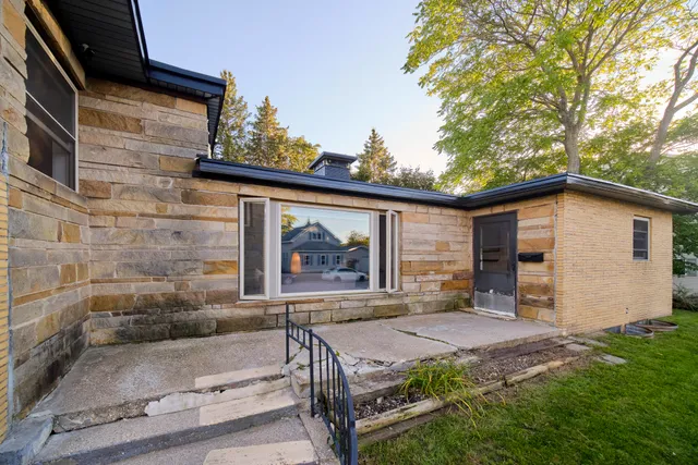 $215,000 | 307 2nd Avenue, Manistee, MI 49660