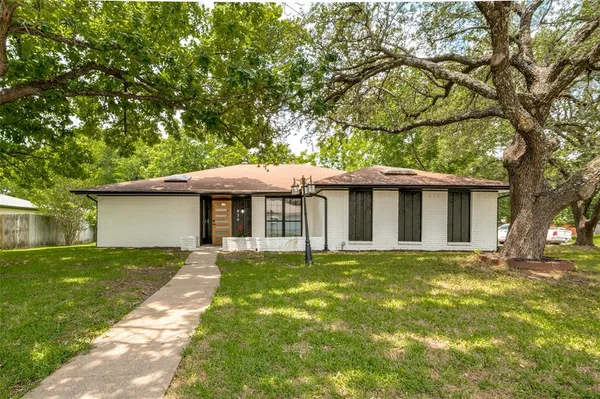 $2,300 | 830 Bordner Drive, Lancaster, TX 75146
