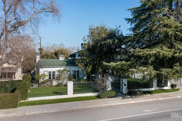 a view of a house with a yard and garden