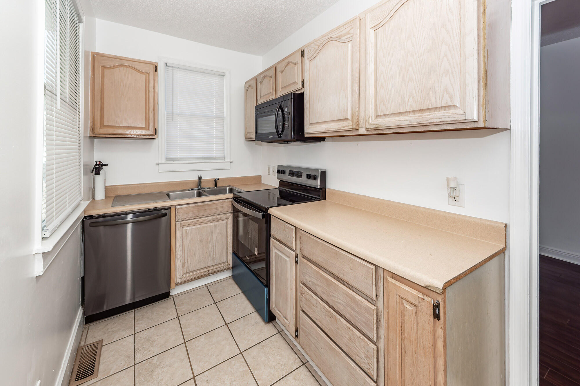 100 Morris Street, Unit A Charleston, SC 29403 - Photo 10 of 20 100 Morris A 10
