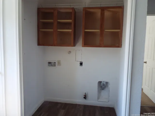 a view of walk in closet