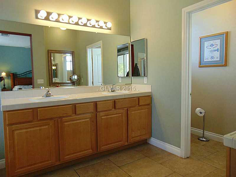 865 Sumner Ranch Road Henderson, NV 89012 - Photo 18 of 30 Bathroom.