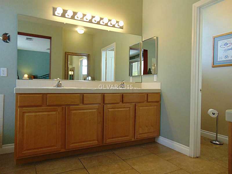 865 Sumner Ranch Road Henderson, NV 89012 - Photo 20 of 30 Bathroom.