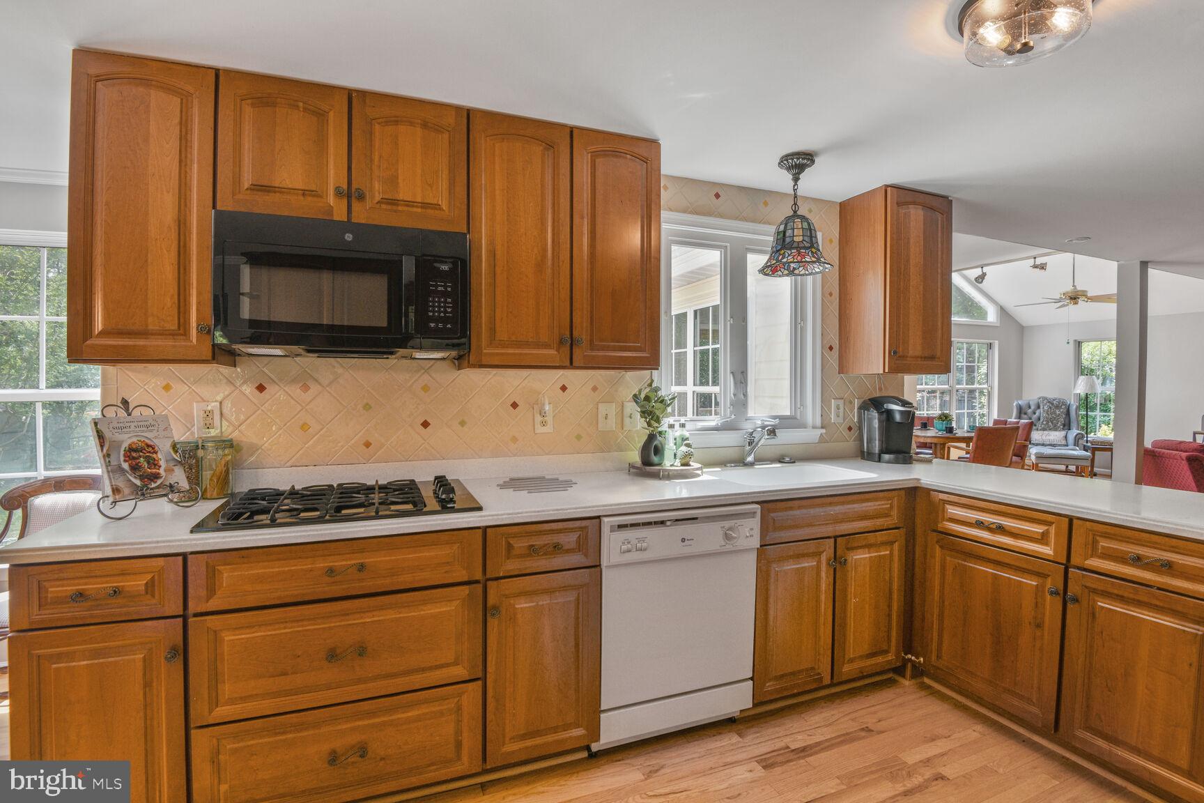 1037 Windmill Lane Silver Spring, MD 20905 - Photo 11 of 54 Gas Cooktop