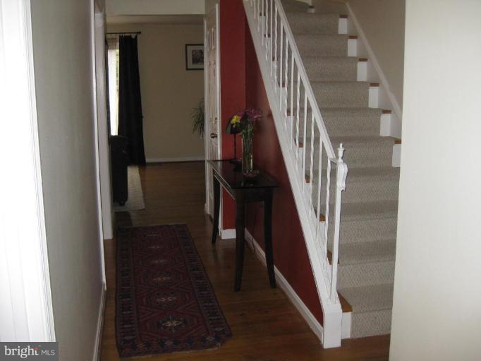 7071 Leestone Street Springfield, VA 22151 - Photo 4 of 21 Hallway