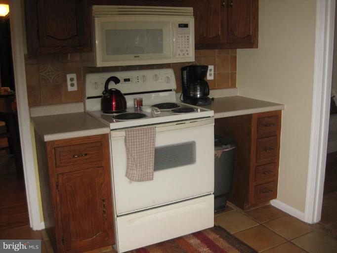 7071 Leestone Street Springfield, VA 22151 - Photo 8 of 21 Kitchen