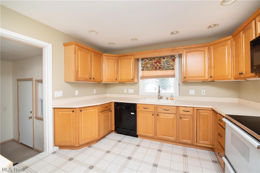 5995 Woodside Road Cleveland, OH 44143 - Photo 7 of 31