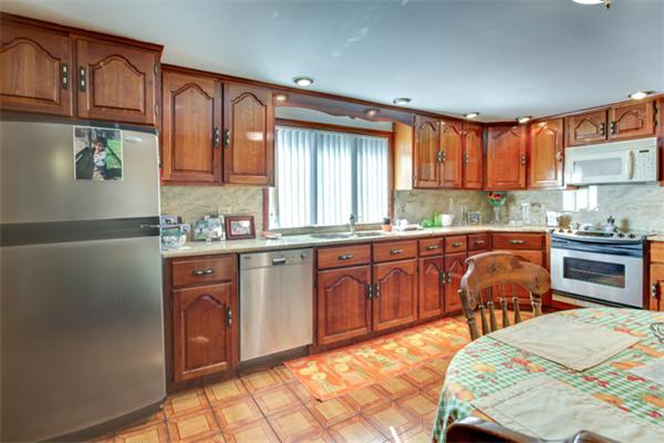 172 Spring Street Medford, MA 02155 - Photo 11 of 30 Gallery Image 11