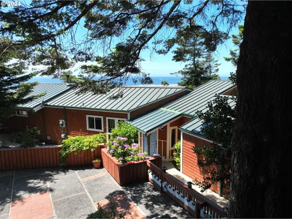 $869,000 | 29830 Hounddog Road, Gold Beach, OR 97444