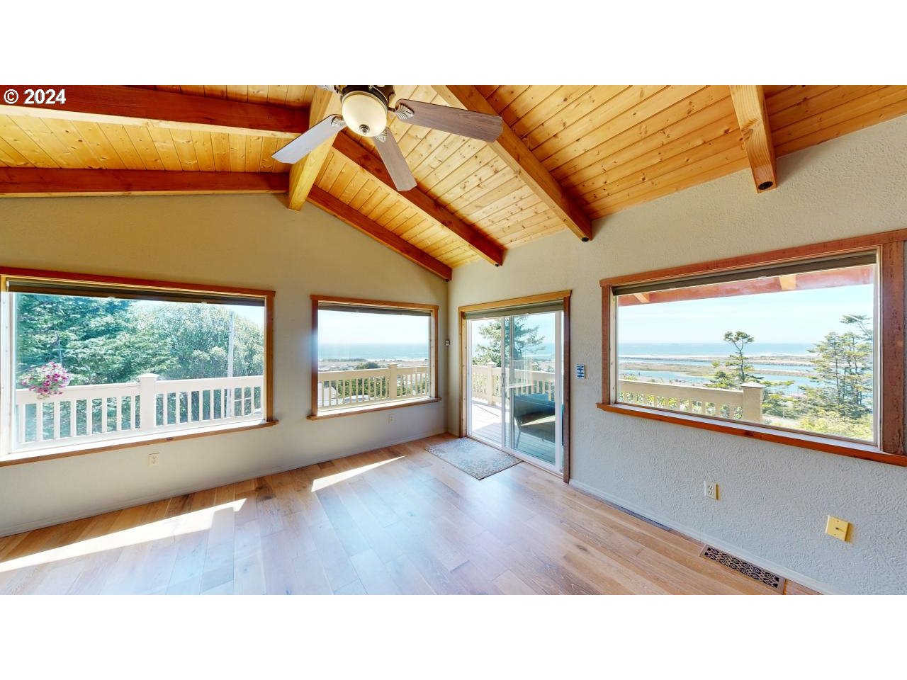 29830 Hounddog Road Gold Beach, OR 97444 - Photo 19 of 47 Living Room