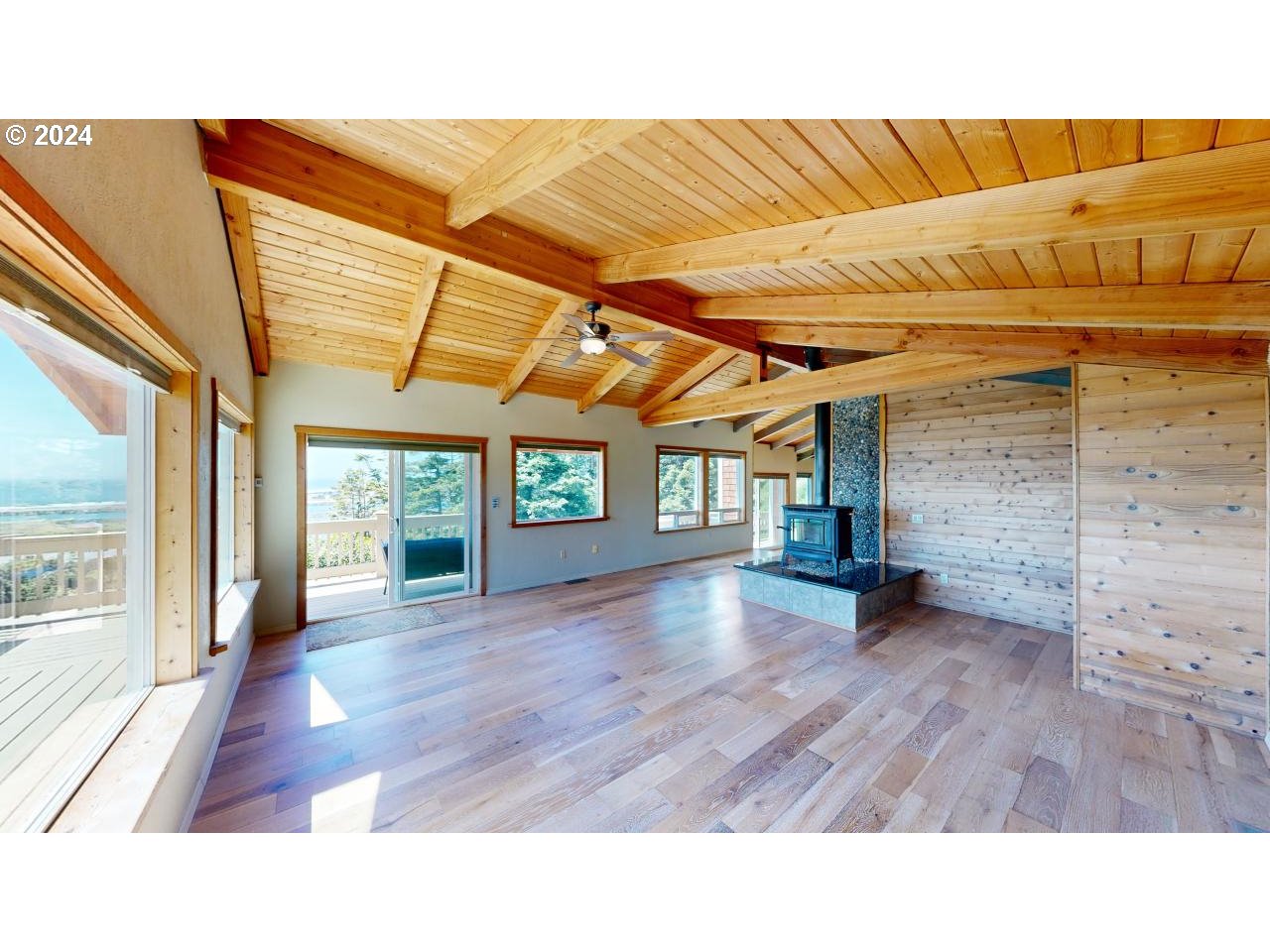 29830 Hounddog Road Gold Beach, OR 97444 - Photo 20 of 47 Living Room