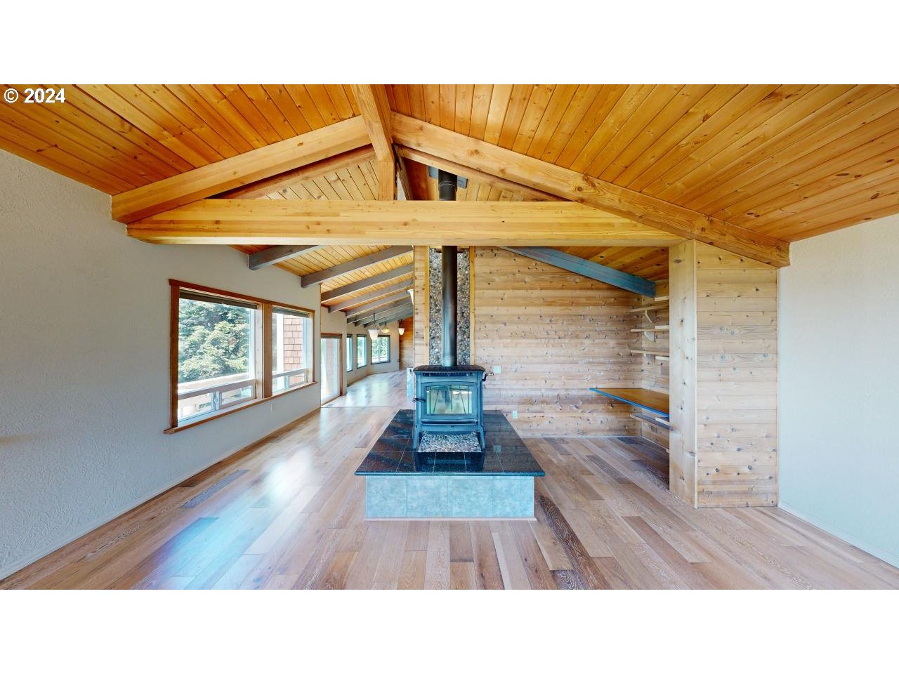 29830 Hounddog Road Gold Beach, OR 97444 - Photo 21 of 47 Living Room