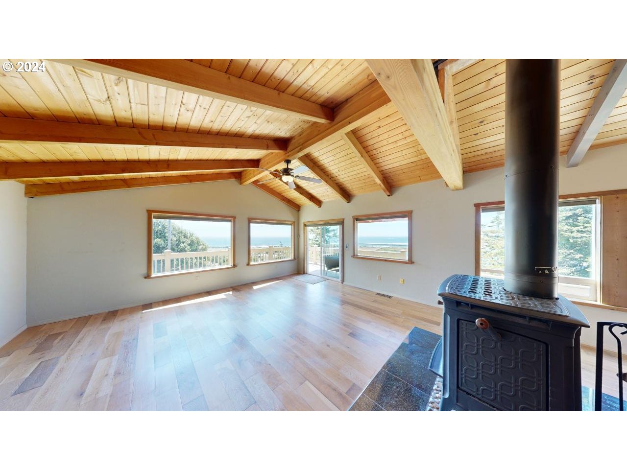 29830 Hounddog Road Gold Beach, OR 97444 - Photo 22 of 47 Living Room