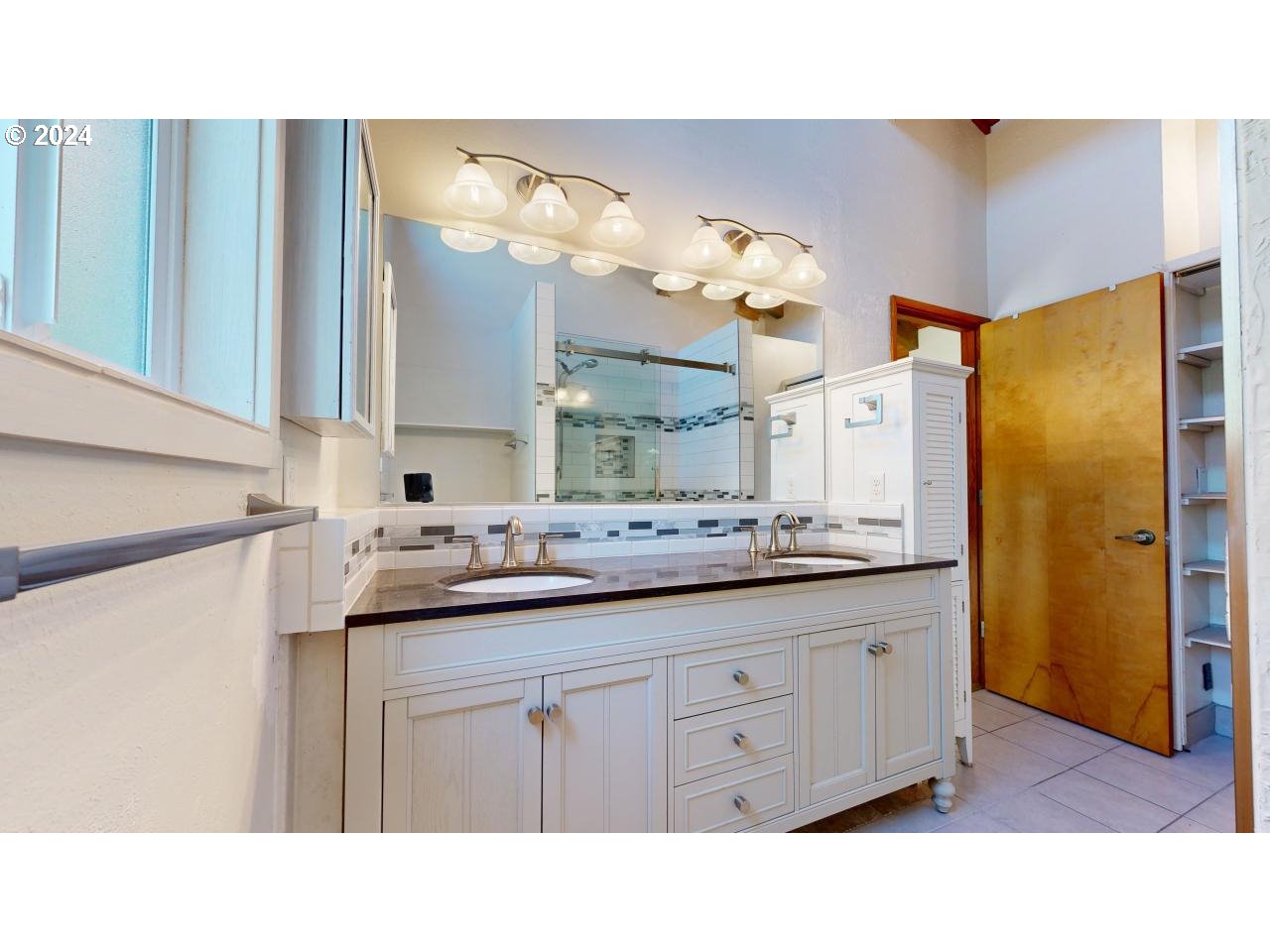 29830 Hounddog Road Gold Beach, OR 97444 - Photo 25 of 47 Bathroom, Attached