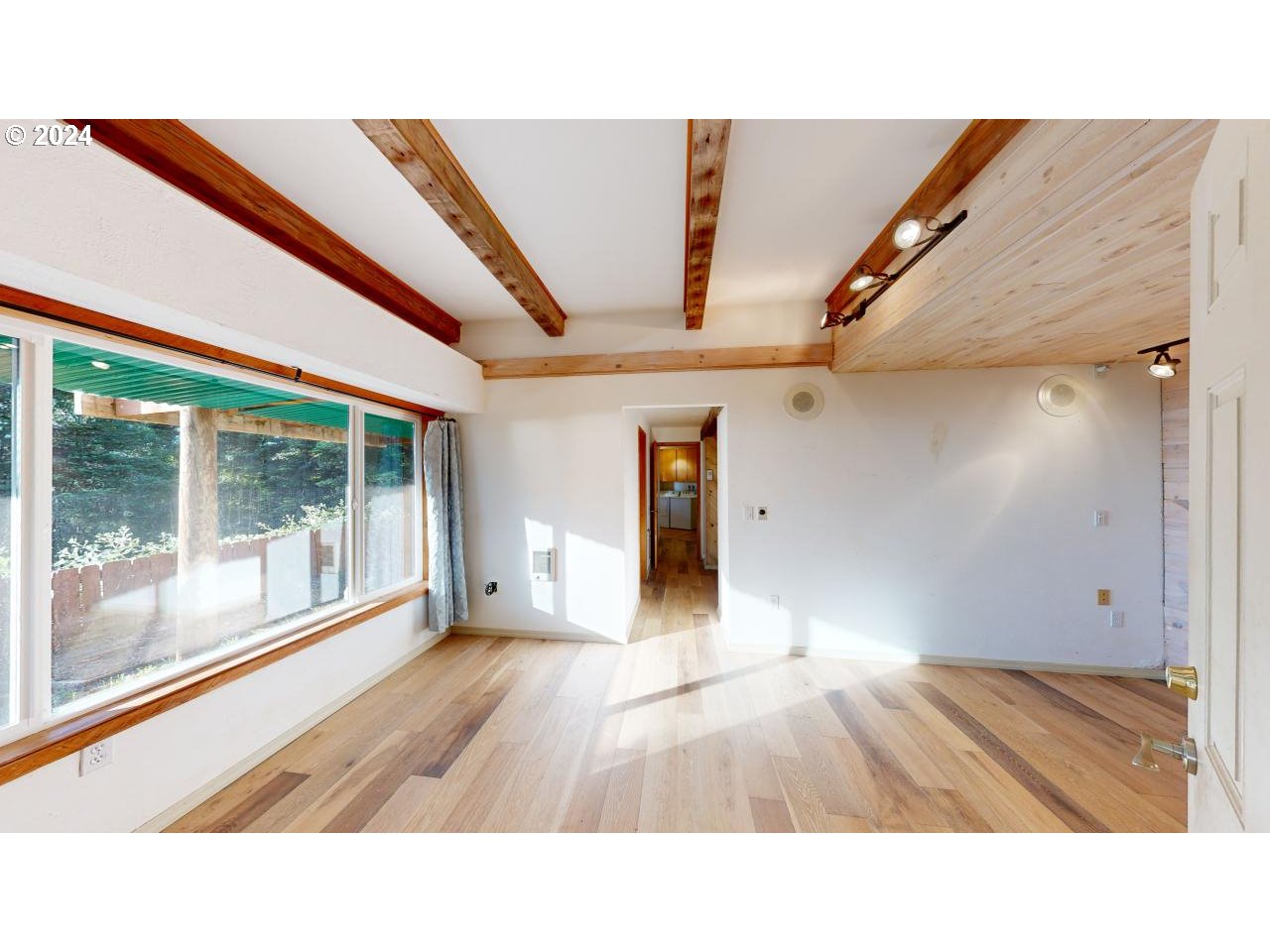 29830 Hounddog Road Gold Beach, OR 97444 - Photo 28 of 47 Family Room