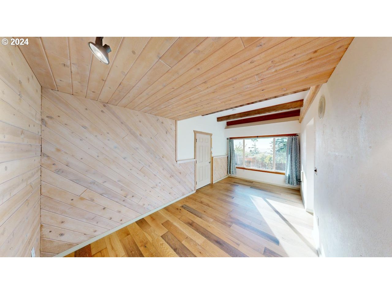 29830 Hounddog Road Gold Beach, OR 97444 - Photo 29 of 47 Family Room