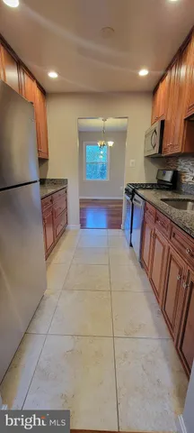 $2,800 | 27 Landsend Drive, Gaithersburg, MD 20878