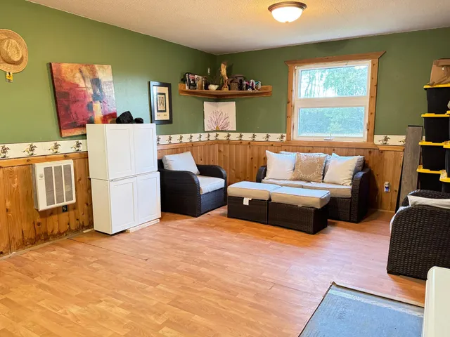 $299,000 | 37261 280th Street, Westbrook, MN 56183