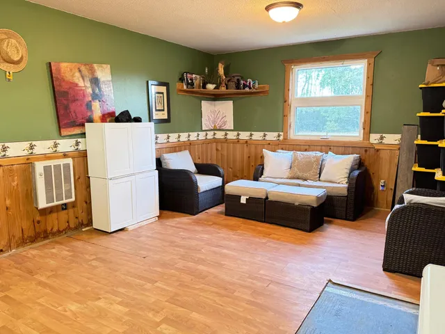 $299,000 | 37261 280th Street, Westbrook, MN 56183