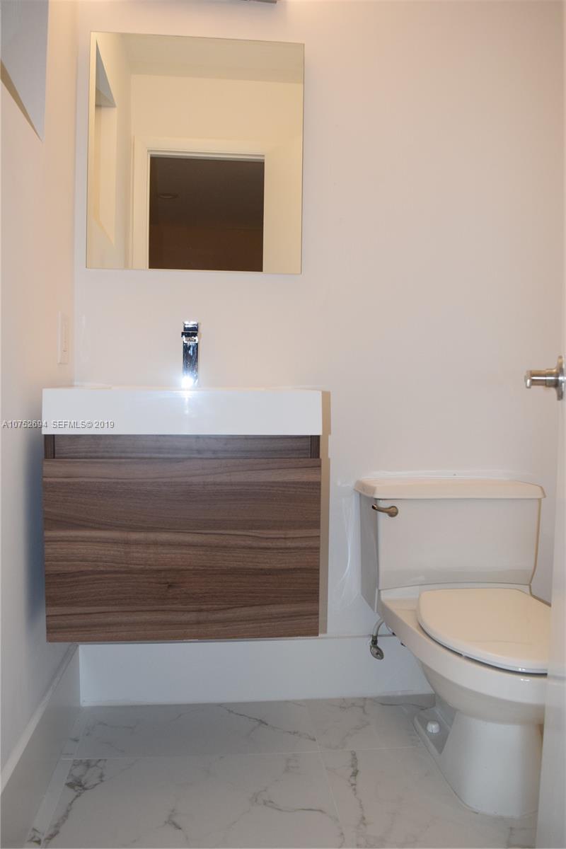 1390 Seabay Road Weston, FL 33326 - Photo 11 of 26 Gallery Image 11