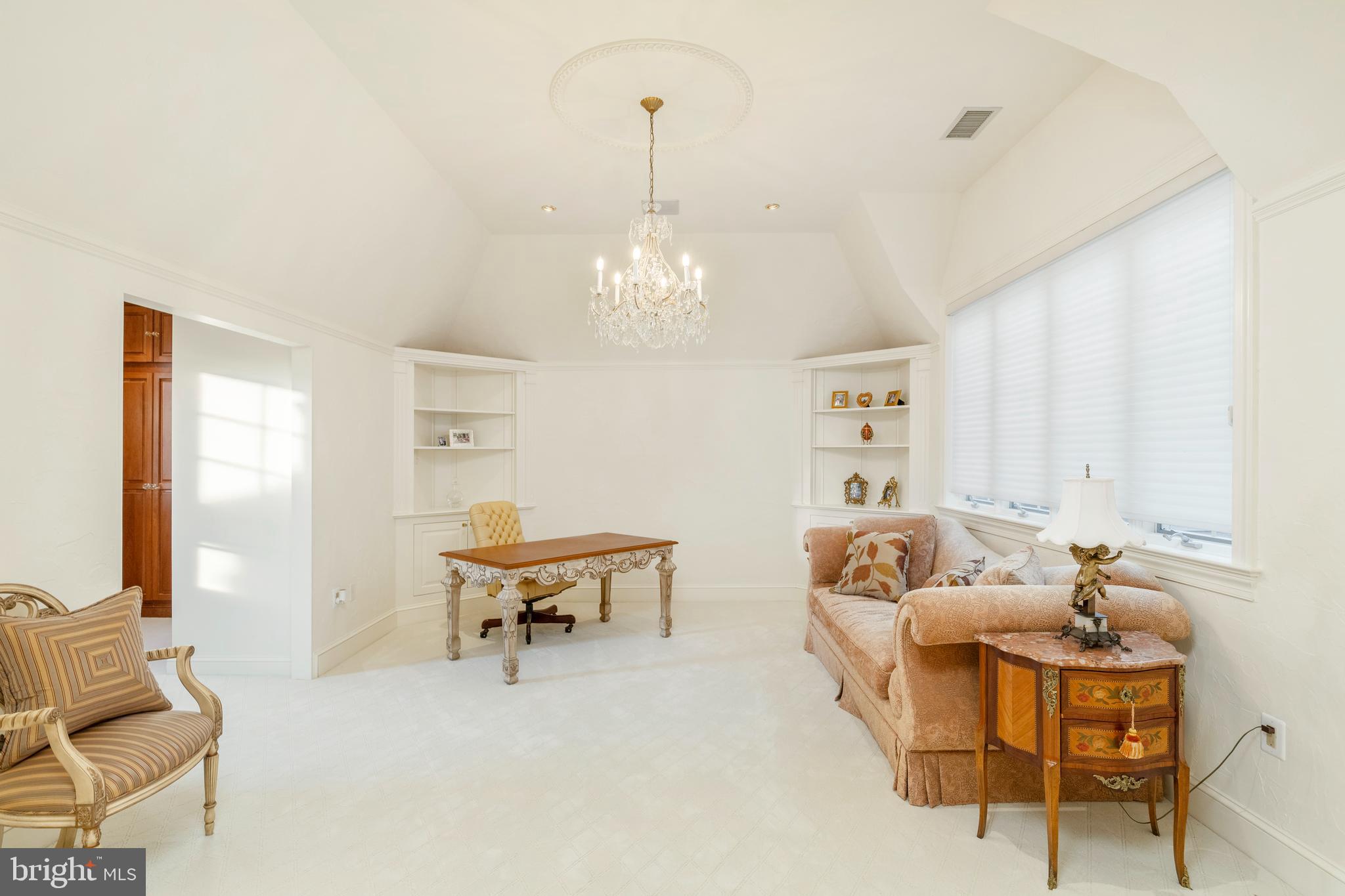 810 Chateau Lane Villanova, PA 19085 - Photo 23 of 26 Primary Sitting Room