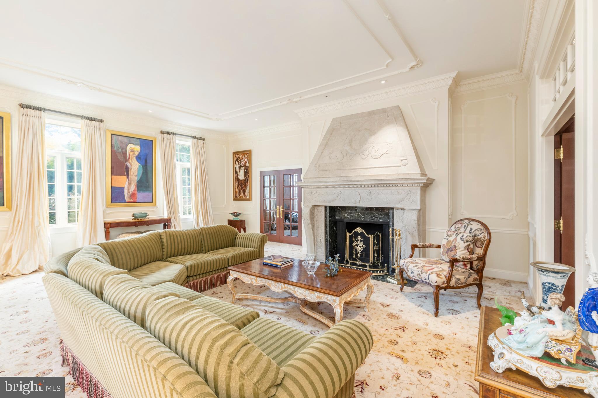 810 Chateau Lane Villanova, PA 19085 - Photo 10 of 26 Living Room