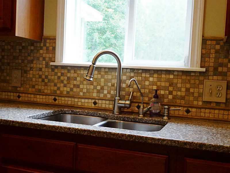 33 Smith Road Hermon, ME 04401 - Photo 8 of 35 Kitchen.