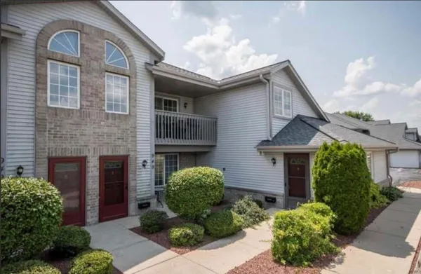 $277,500 | 949 Quinlan Drive, Pewaukee, WI 53072