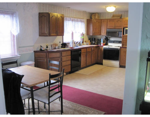 23 Mason Road Holyoke, MA 01040 - Photo 3 of 7 Gallery Image 3