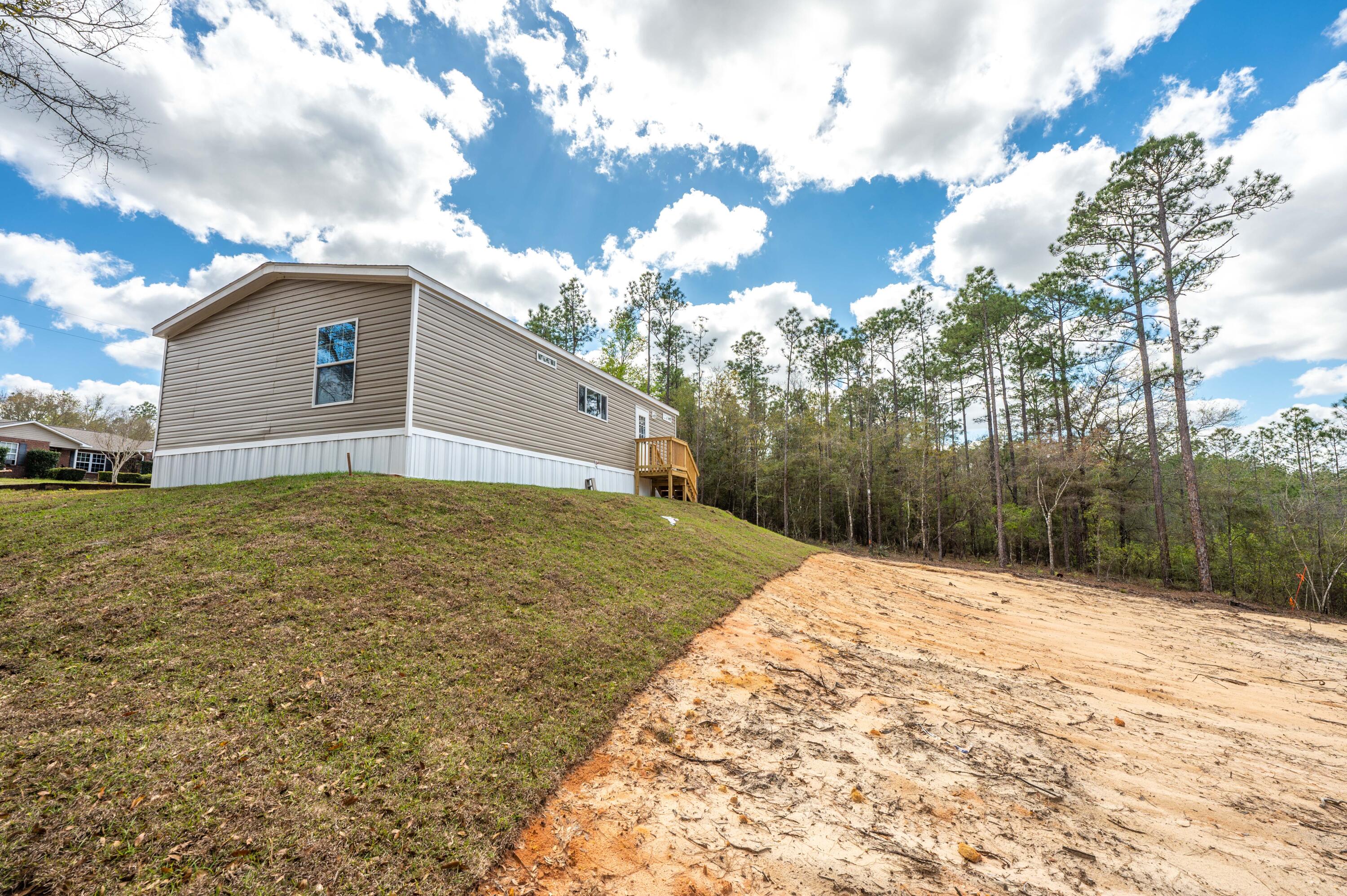4679 Dove Way Crestview, FL 32539 - Photo 8 of 41 a backyard of a house