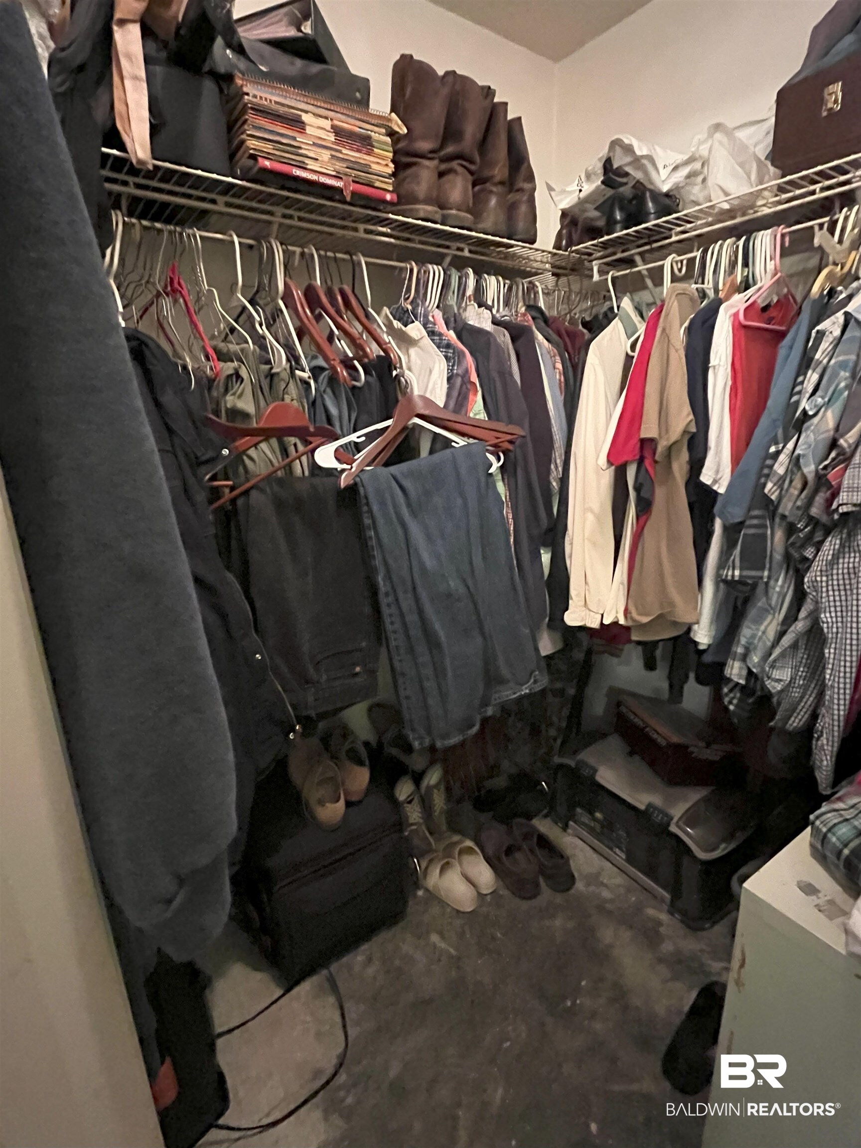 7851 Highway 98 Fairhope, AL 36532 - Photo 27 of 40 View of one of the two master walk in closets