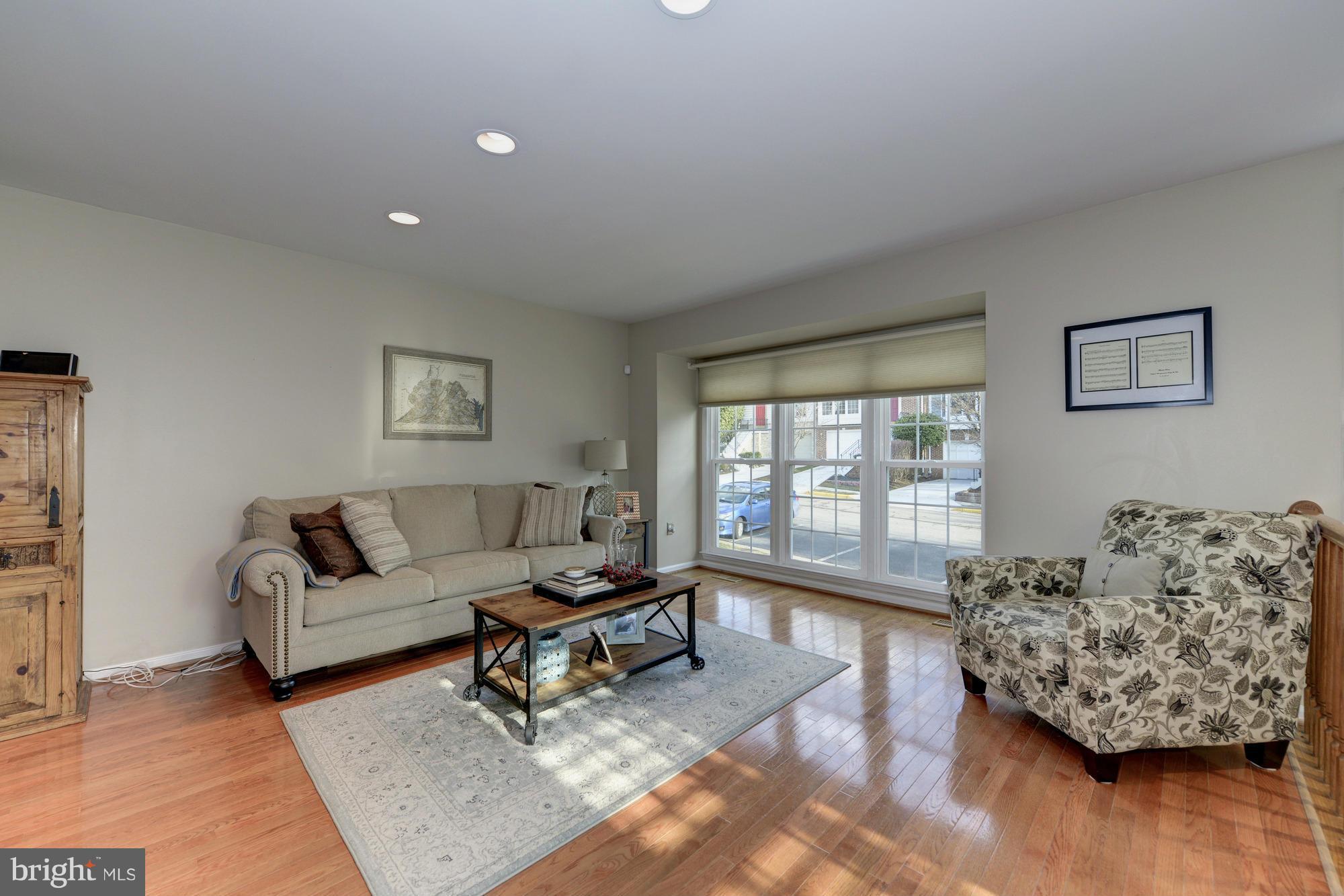 8730 Wadebrook Terrace Springfield, VA 22153 - Photo 3 of 30 Living Room