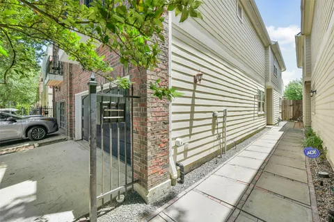 $799,000 | 652 East 6 1/2 Street, Houston, TX 77007