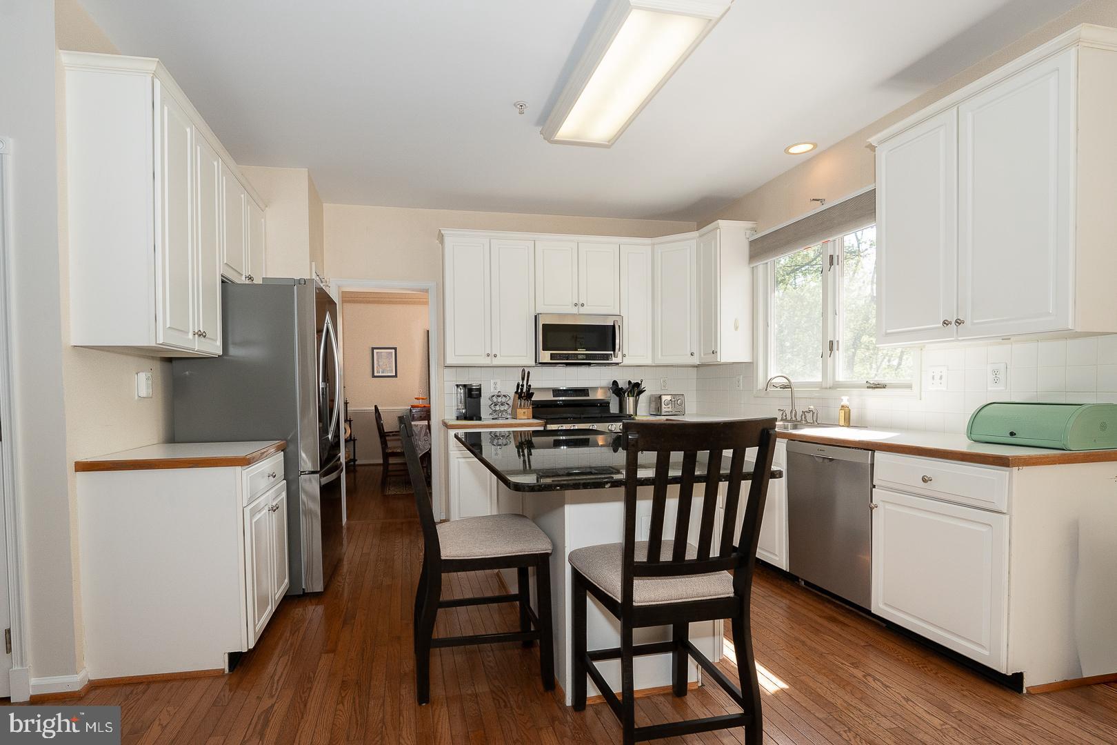 318 Long Ridge Lane Exton, PA 19341 - Photo 14 of 70 Modern kitchen with granite island