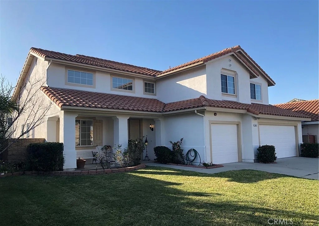 643 Dunkirk Drive Oxnard, CA 93035 - Photo 1 of 18 a view of a house with swimming pool in front of it