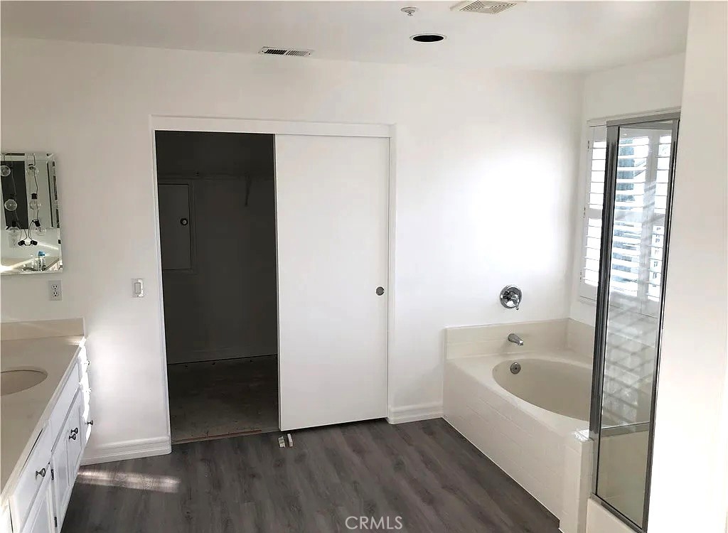 643 Dunkirk Drive Oxnard, CA 93035 - Photo 11 of 18 a bathroom with a bathtub and a shower