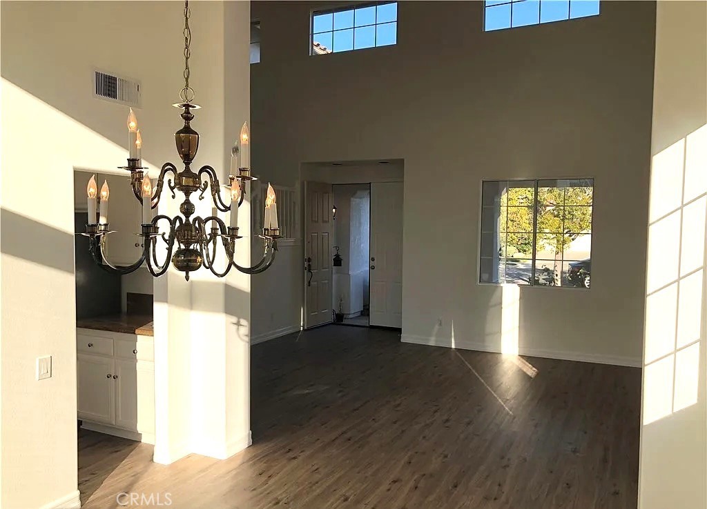 643 Dunkirk Drive Oxnard, CA 93035 - Photo 7 of 18 a view of a entryway