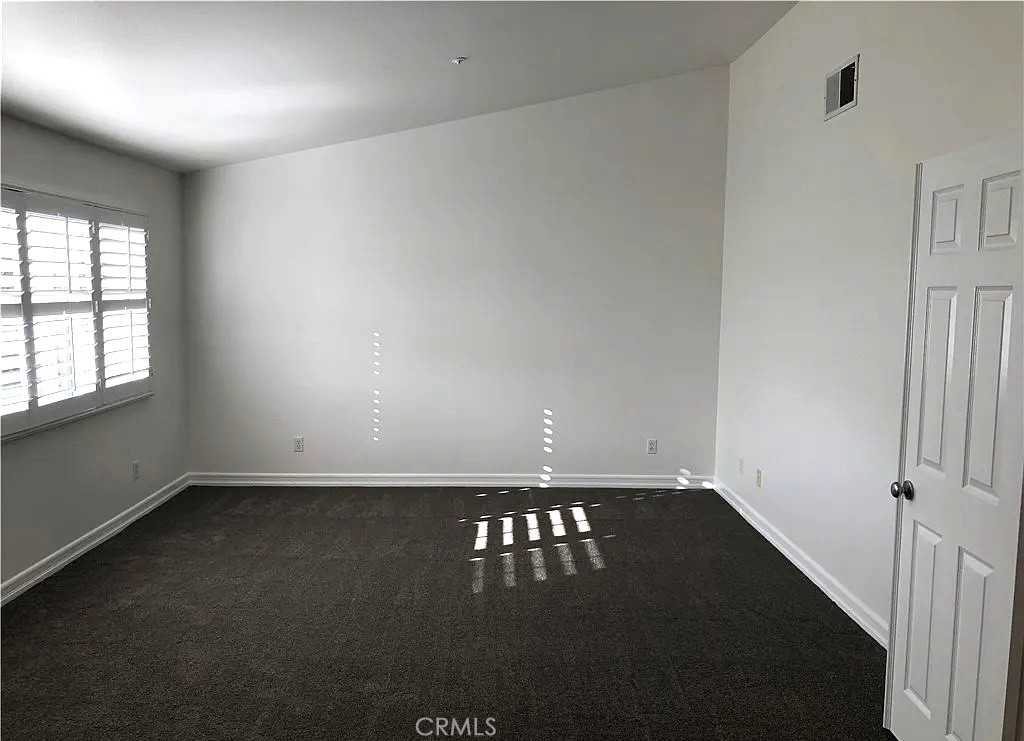 643 Dunkirk Drive Oxnard, CA 93035 - Photo 10 of 18 an empty room with a window