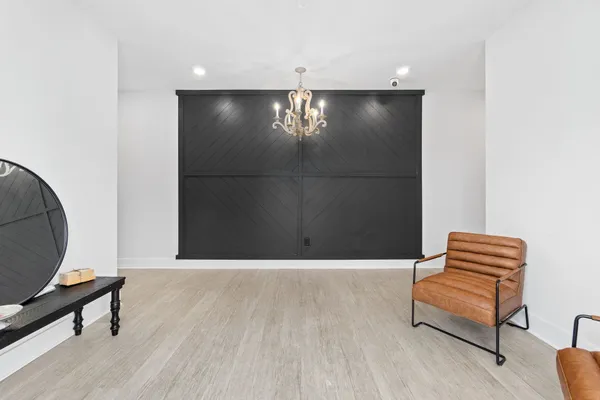 a view of livingroom with furniture