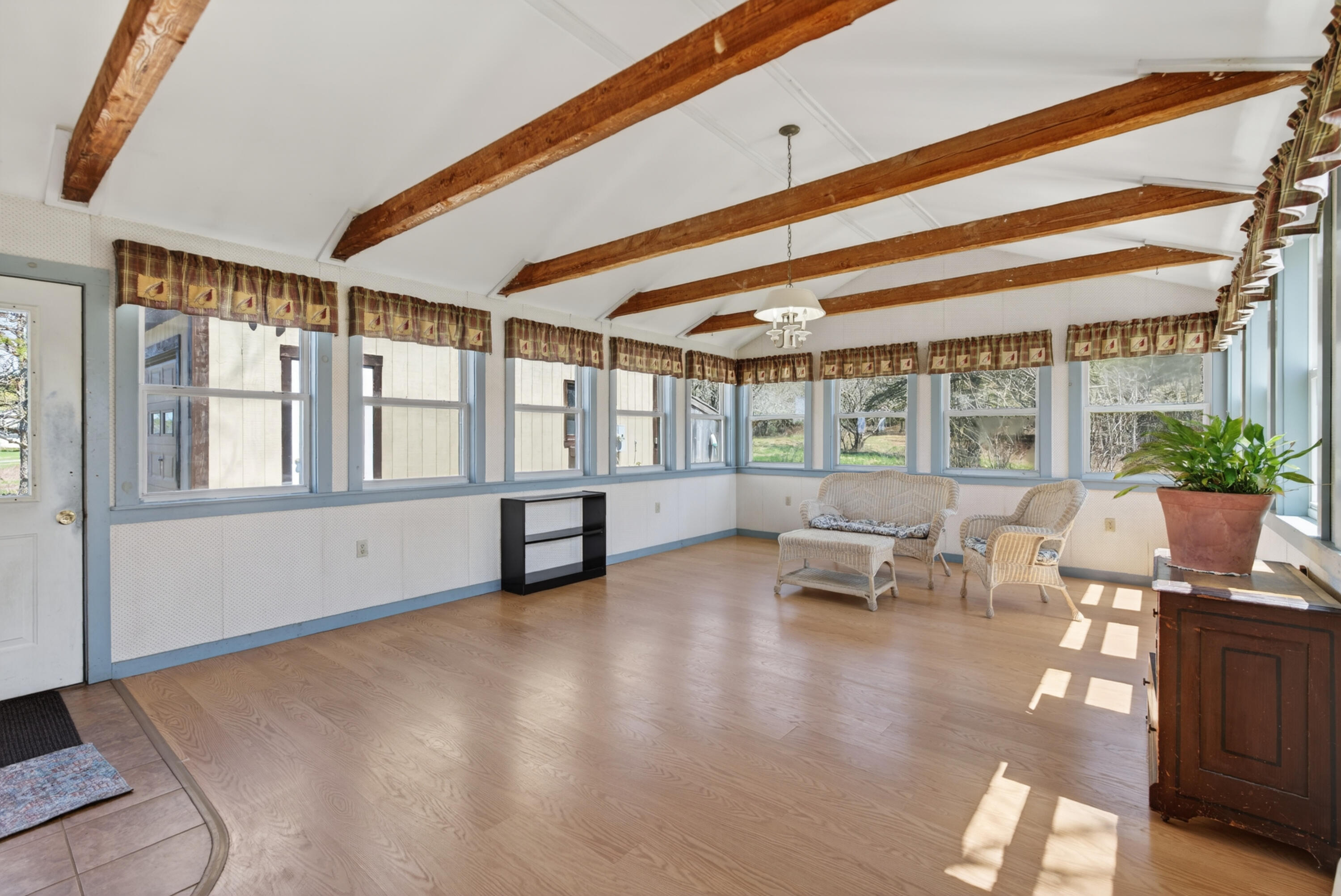 133 Gardiner Road Wiscasset, ME 04578 - Photo 5 of 76 DSC01880