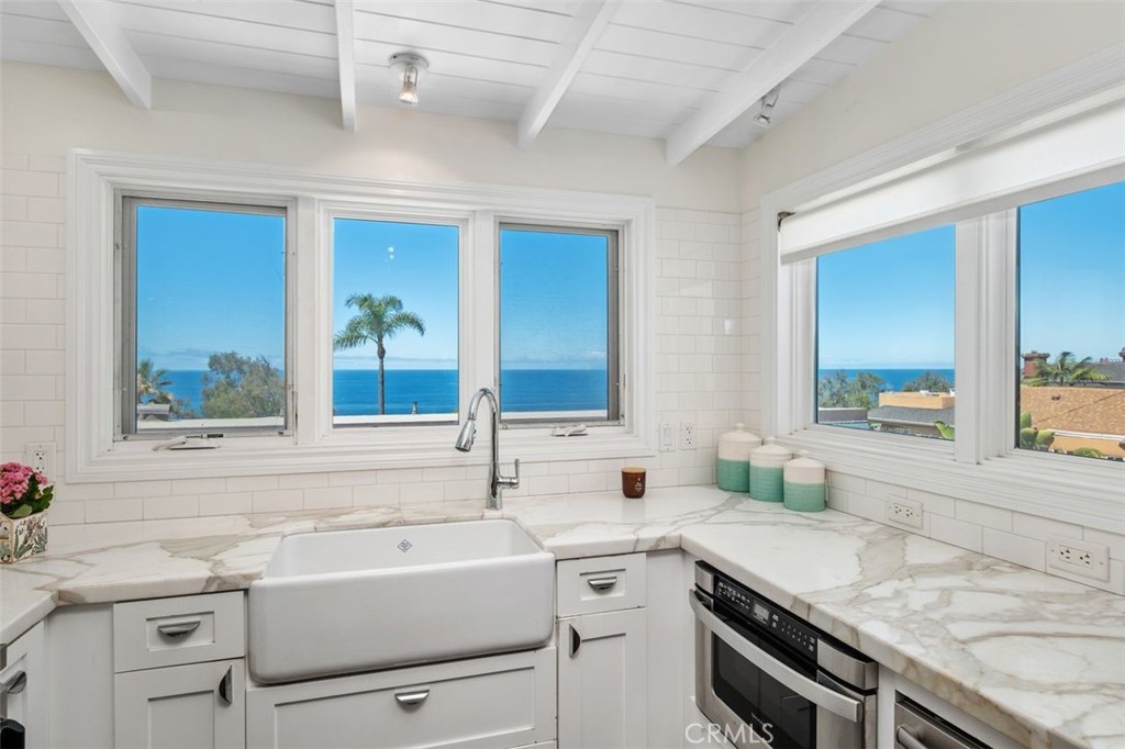 263 Upland Road Laguna Beach, CA 92651 - Photo 24 of 56 Kitchen