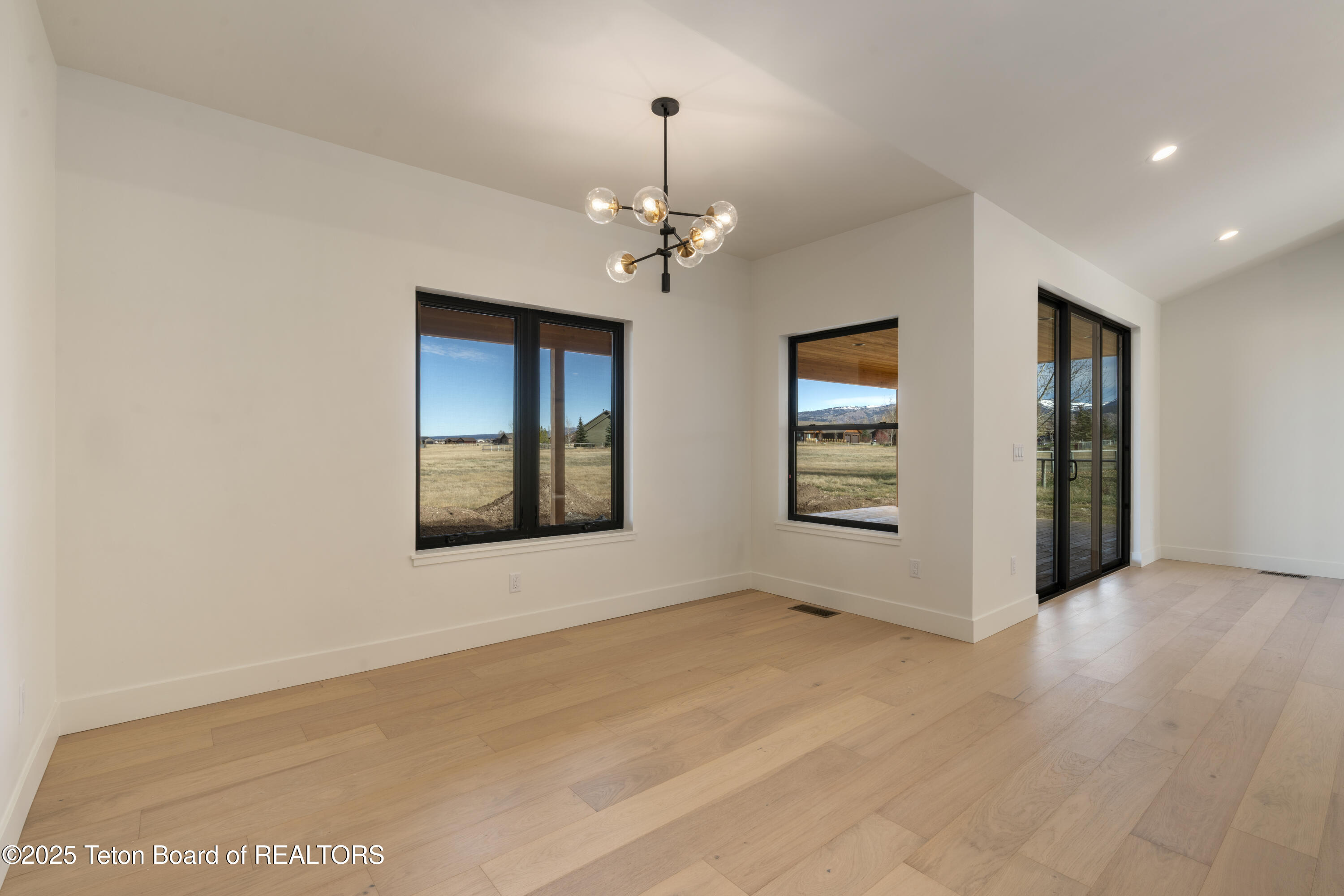 1170 Kayak Loop Victor, ID 83455 - Photo 14 of 41 Large dining room