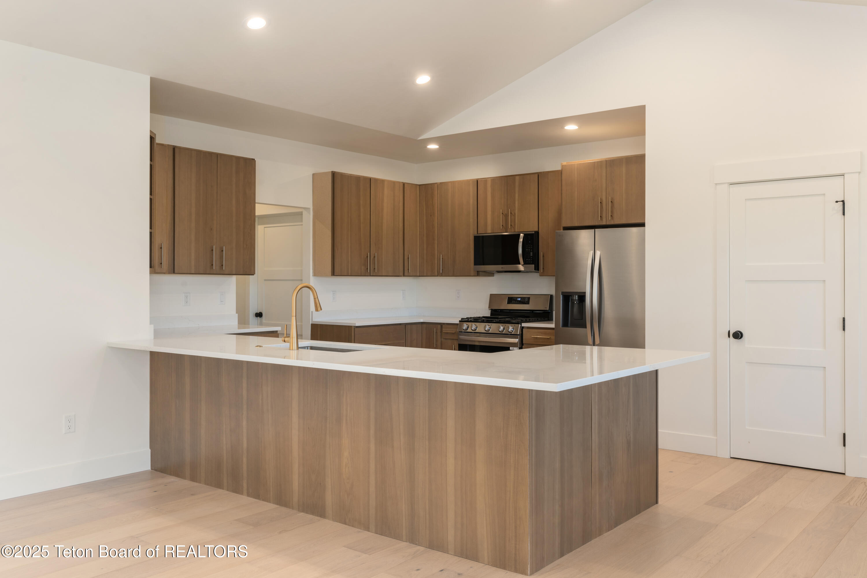 1170 Kayak Loop Victor, ID 83455 - Photo 15 of 41 Great for entertaining