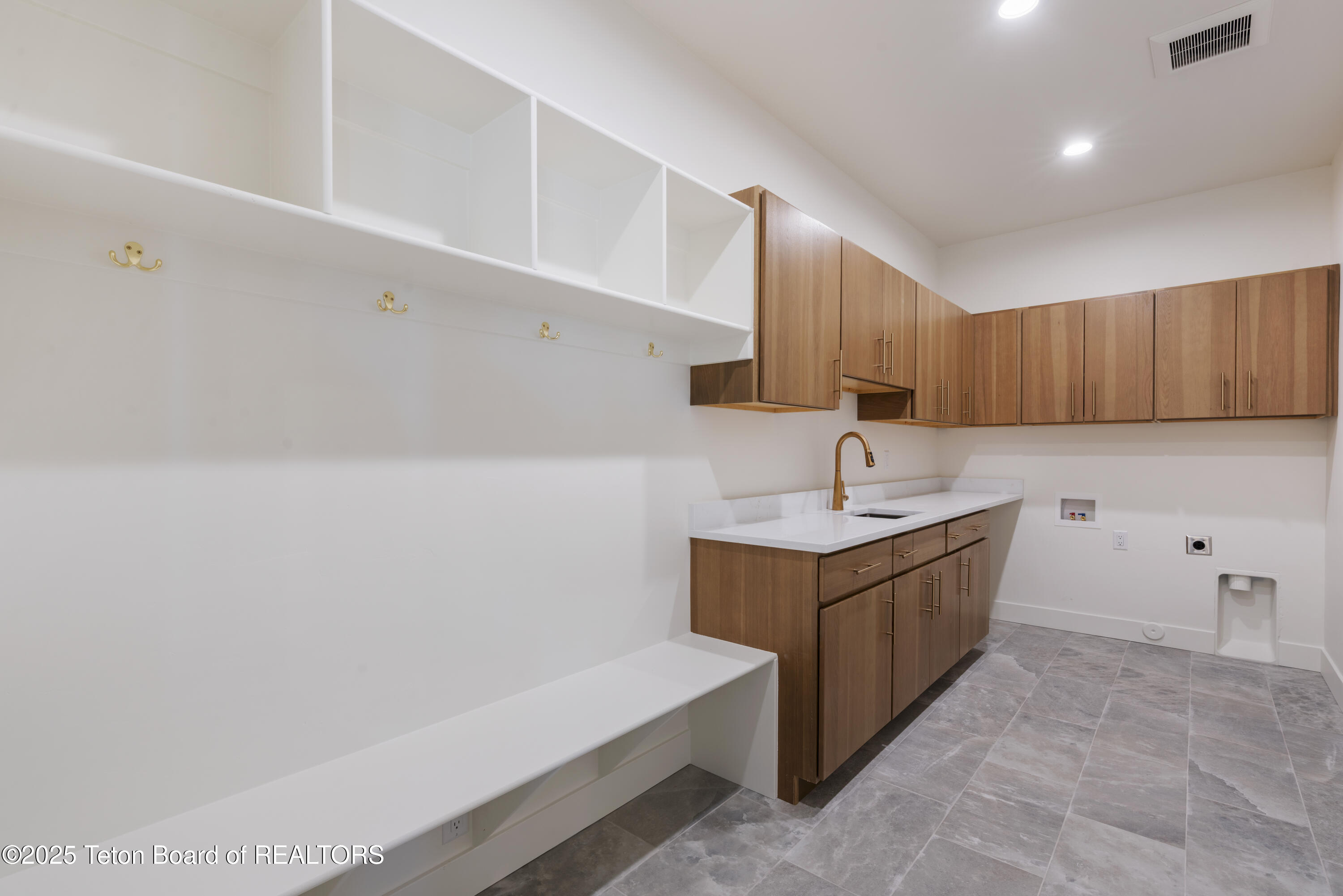 1170 Kayak Loop Victor, ID 83455 - Photo 28 of 41 Mud and Laundry Room