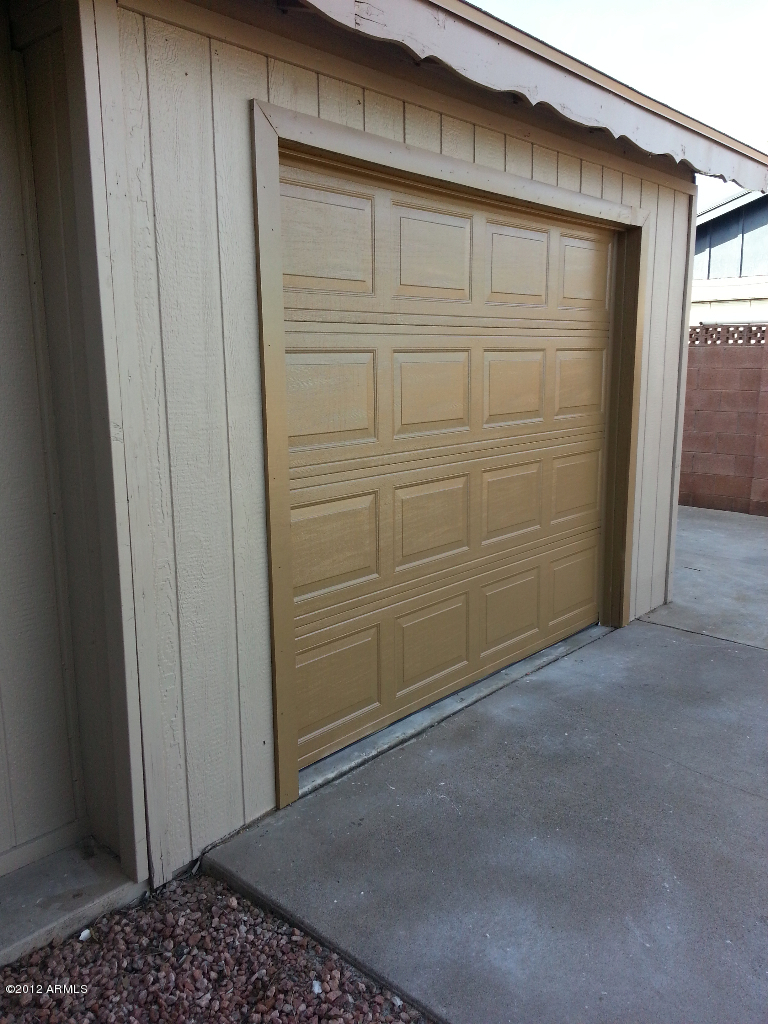 3043 West Bloomfield Road Phoenix, AZ 85029 - Photo 5 of 18 a view of wooden door