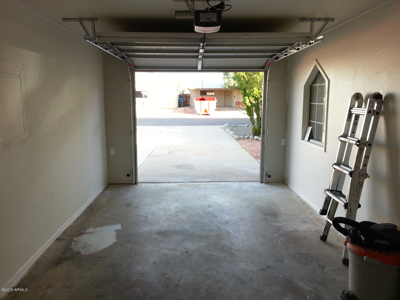 3043 West Bloomfield Road Phoenix, AZ 85029 - Photo 6 of 18 a view of hallway with furniture and a window
