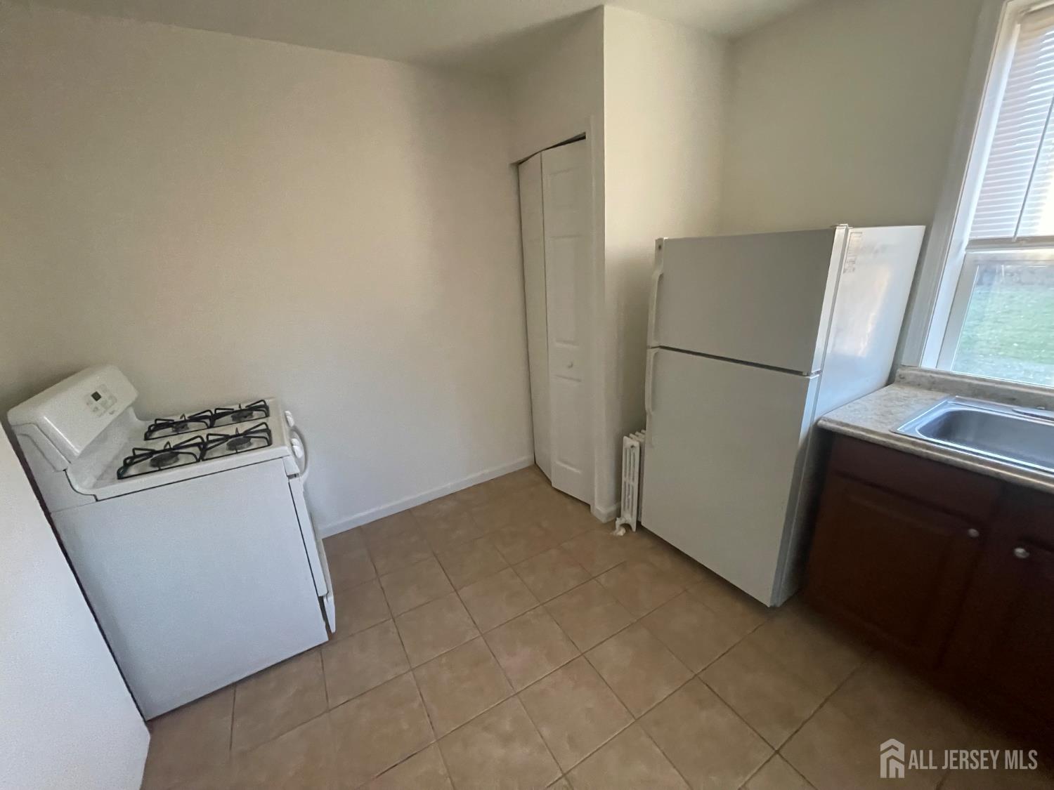 577 Rahway Avenue, Unit STUDI Woodbridge, NJ 07095 - Photo 4 of 7