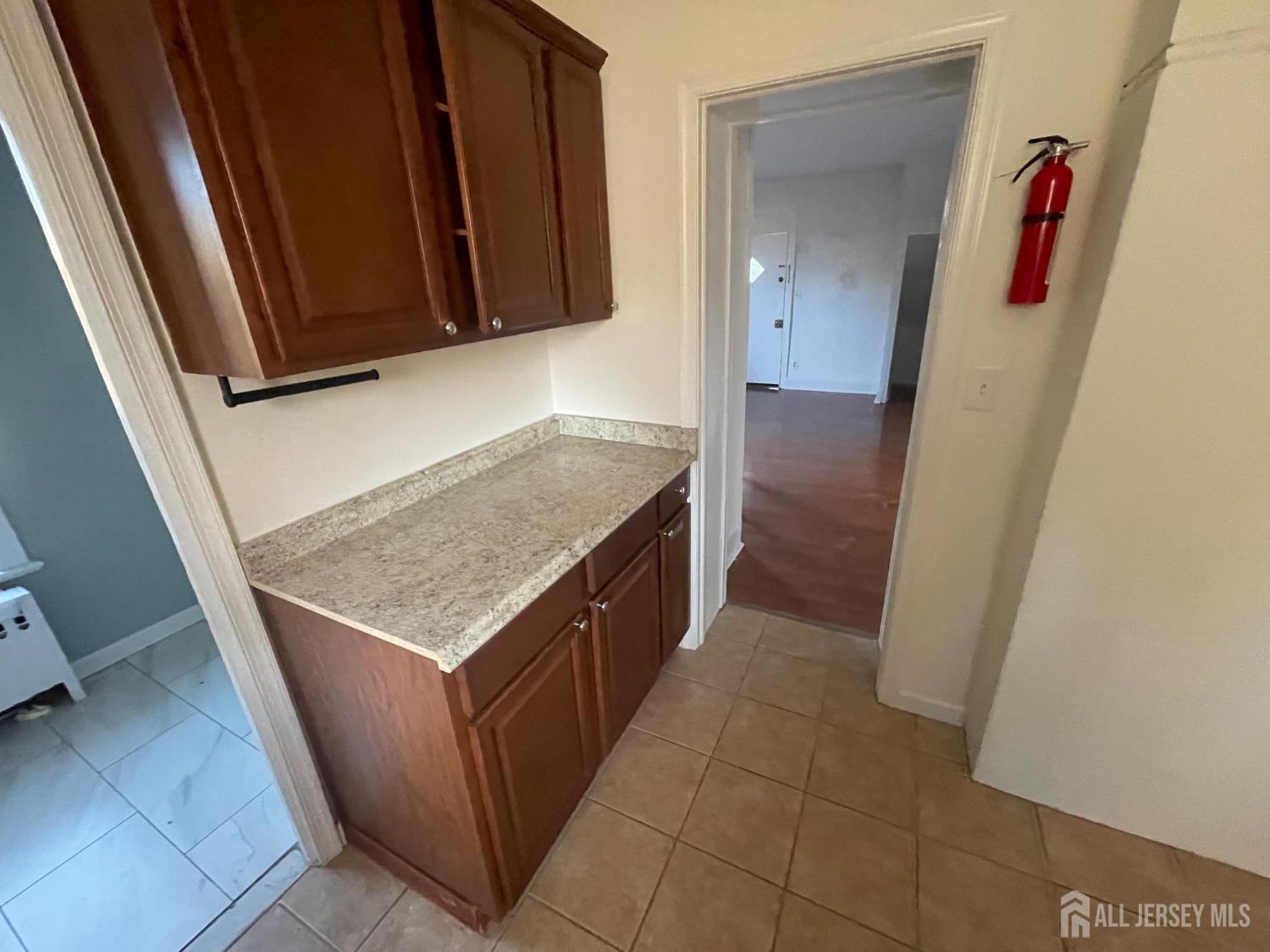 577 Rahway Avenue, Unit STUDI Woodbridge, NJ 07095 - Photo 6 of 7